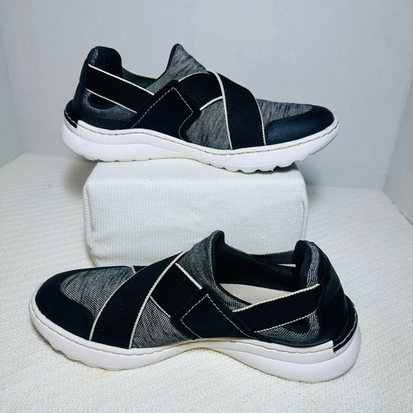 Clarcks Collection Black and Gray Slip-On Sneakers - Picture 2 of 8
